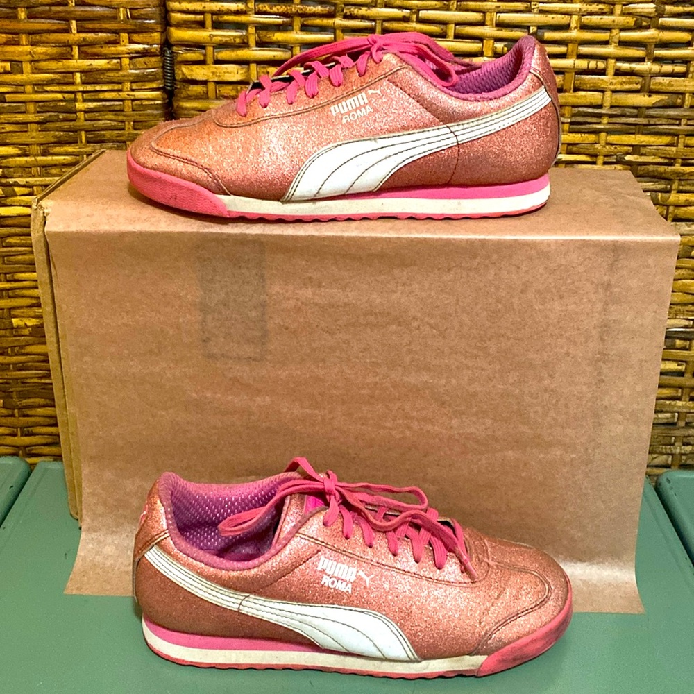 GUC Puma Roma Pink glitter, white stripe Sneakers tennis shoes, 5C youth (US)